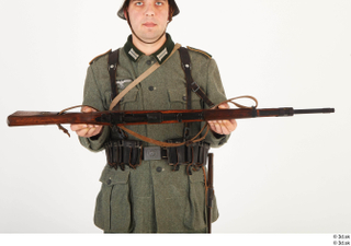 Photo man in German uniform with rifle WW II 3…